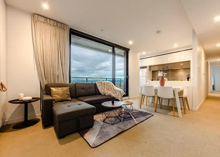Luxury Living On Top Floors 3 Bedroom Melbournecbd