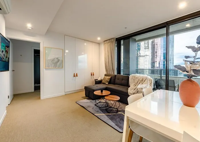 Luxury Living On Top Floors 3 Bedroom Melbournecbd