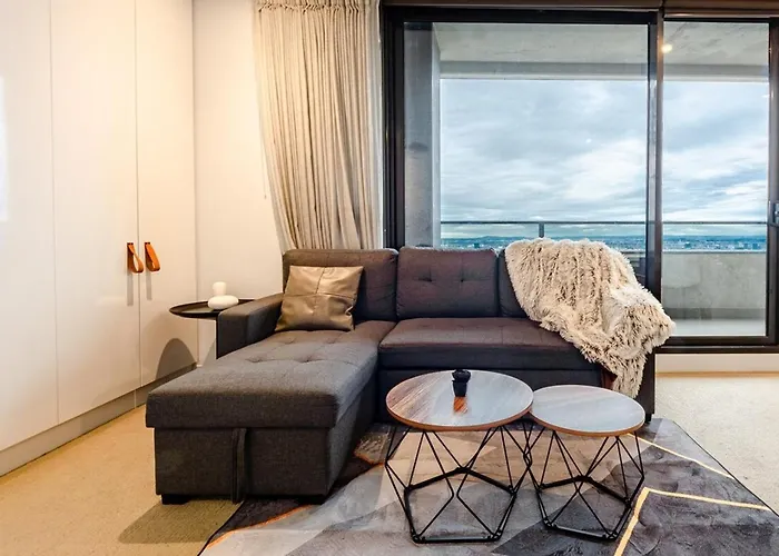 Luxury Living On Top Floors 3 Bedroom Melbournecbd